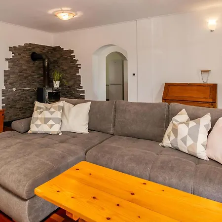 Daire Amazing Apartment In Matulji With Wifi *